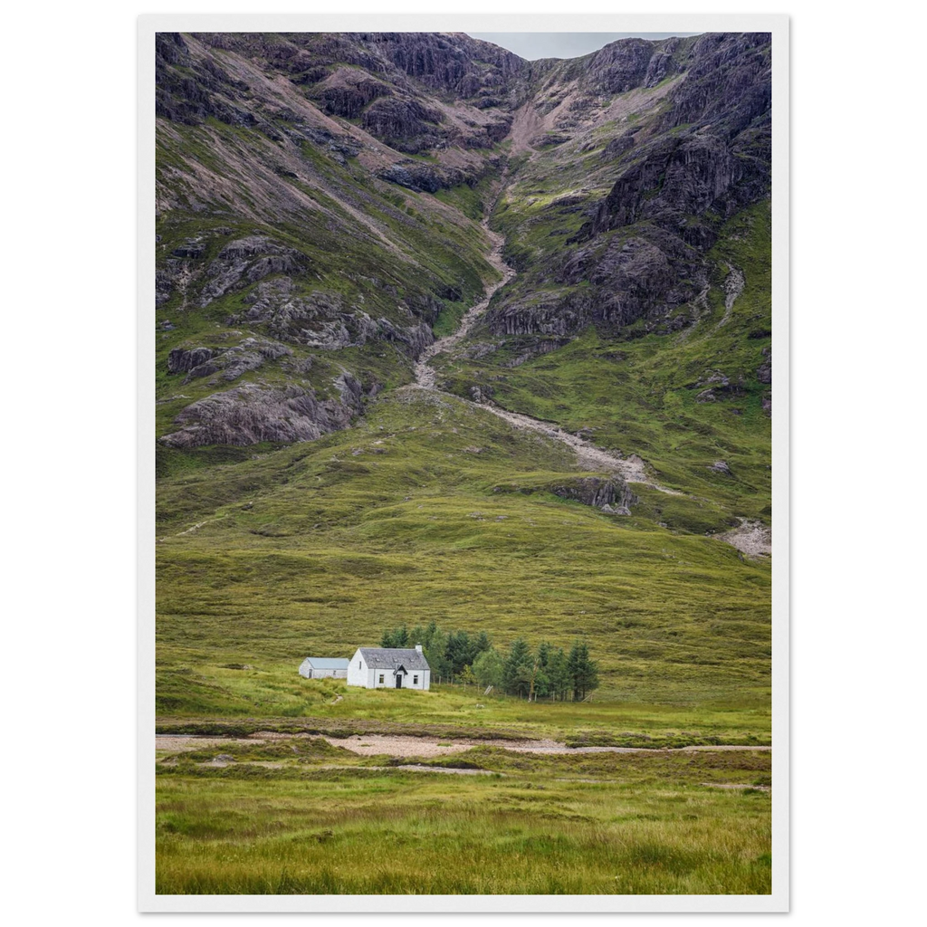 Lagangarbh Cottage in the mountain landscape of
Glen Coe, Scotland